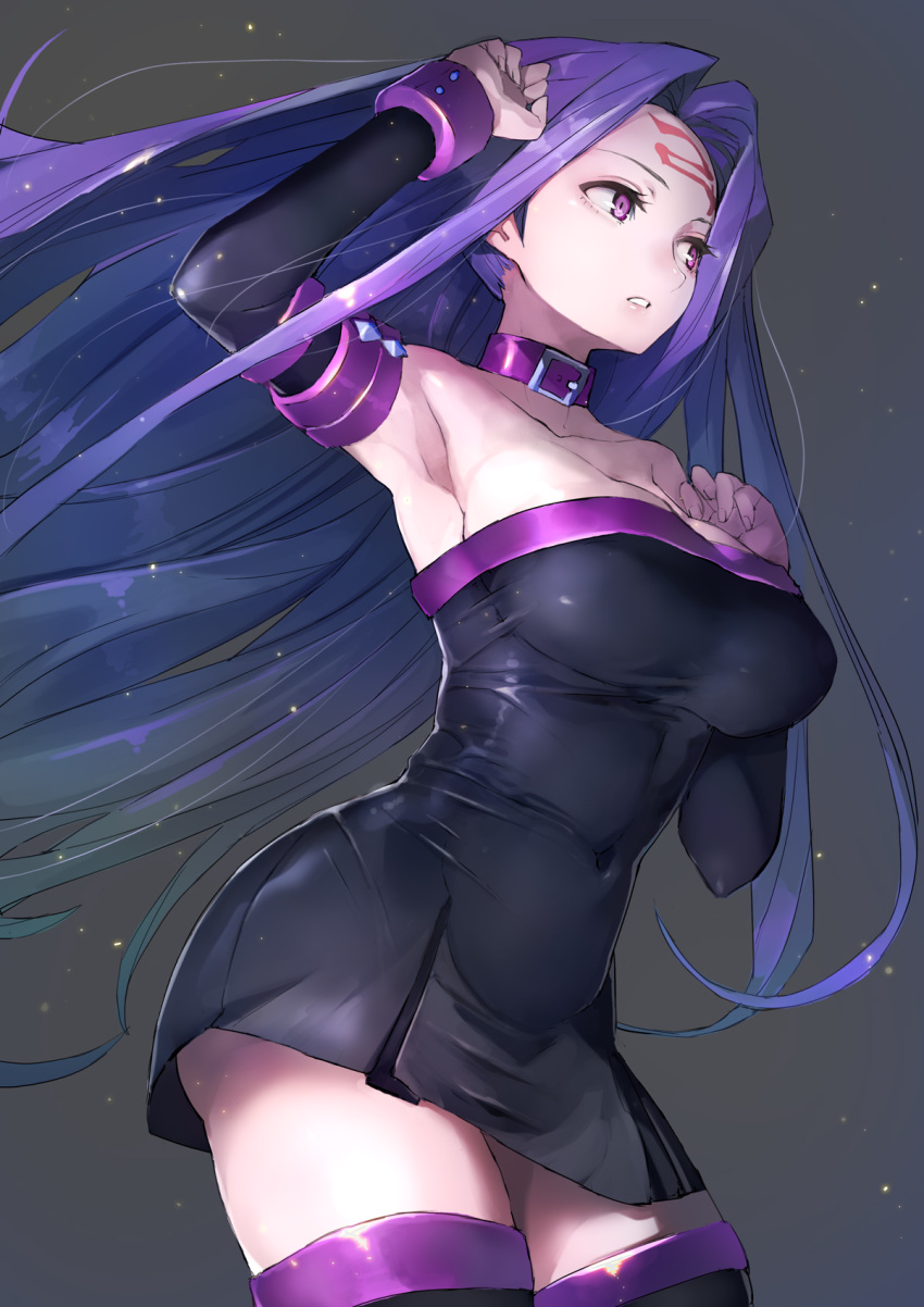 1girl arm_up armpits bare_shoulders breasts collar collarbone commentary covered_navel dress elbow_gloves facial_mark fate/stay_night fate_(series) forehead_mark gloves grey_background highres large_breasts long_hair looking_away parted_lips purple_hair rider short_dress simple_background solo strapless strapless_dress taishi_(picchiridou) thigh-highs very_long_hair violet_eyes zettai_ryouiki