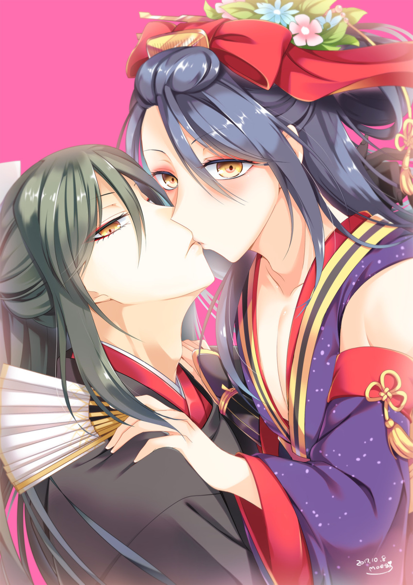 2boys black_hair bow detached_sleeves fan flower folding_fan hair_bow hair_flower hair_ornament hair_stick highres japanese_clothes jirou_tachi kiss looking_at_viewer male_focus moegi_(honey_122) multiple_boys ponytail tarou_tachi touken_ranbu yaoi yellow_eyes