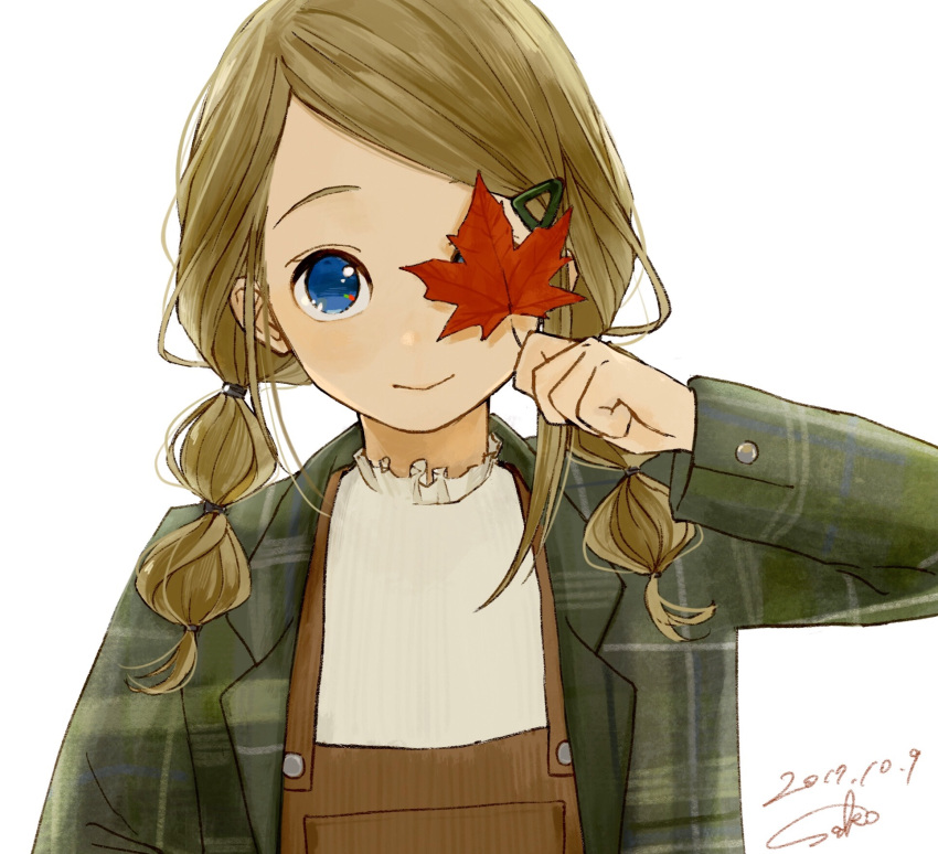 1girl blonde_hair blue_eyes closed_mouth commentary_request dated green_jacket hair_ornament hairclip highres holding holding_leaf jacket leaf long_hair long_sleeves looking_at_viewer low_twintails maple_leaf one_eye_covered original sako_(user_ndpz5754) signature simple_background smile solo twintails white_background