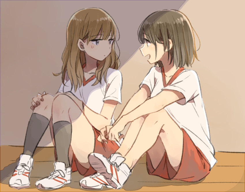 2girls bangs black_hair brown_hair commentary_request gym_shorts gym_uniform hands_on_own_knees hands_together jitome kneehighs knees_up long_hair looking_at_another monsieur multiple_girls open_mouth original pigeon-toed profile red_shorts shade shirt shoes short_hair short_sleeves shorts sitting sneakers v-neck white_shirt wooden_floor