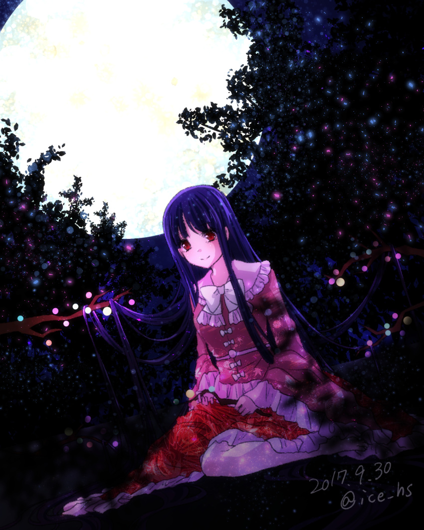 1girl barefoot black_hair bow bowtie branch closed_mouth dated dutch_angle eyebrows_visible_through_hair frilled_shirt_collar frilled_sleeves frills full_body full_moon highres holding houraisan_kaguya ice_(aitsugai) jeweled_branch_of_hourai light_particles long_hair long_sleeves looking_at_viewer moon night night_sky outdoors red_eyes red_skirt signature sitting skirt sky smile solo straight_hair tareme touhou tree tree_branch very_long_hair wariza white_bow white_bowtie wide_sleeves