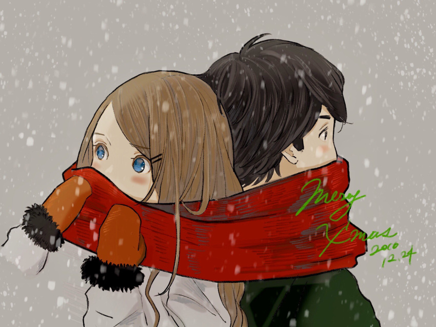 1boy 1girl back-to-back black_hair blue_eyes blush brown_hair coat commentary_request dated english eyebrows_visible_through_hair fur_trim gloves green_coat grey_background hair_ornament hairclip highres long_hair long_sleeves merry_christmas orange_gloves original sako_(user_ndpz5754) scarf shared_scarf snow white_coat