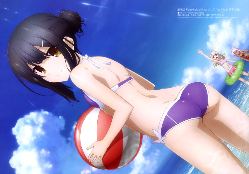 3girls absurdres arm_up armpits ass back ball bare_shoulders beachball bikini black_hair blue_sky blush breasts brown_eyes chloe_von_einzbern closed_mouth clouds dark_skin day dutch_angle fate/kaleid_liner_prisma_illya fate_(series) frilled_bikini_bottom frills from_behind grin hair_bun hair_ornament hairclip highres illyasviel_von_einzbern innertube light_rays long_hair looking_at_viewer looking_back miyu_edelfelt multiple_girls navel ocean official_art open_mouth outdoors outstretched_hand pink_bikini pink_hair purple_bikini red_bikini red_eyes sawairi_yuuki scan sky small_breasts smile sunlight swimsuit wading water waving white_hair yellow_eyes