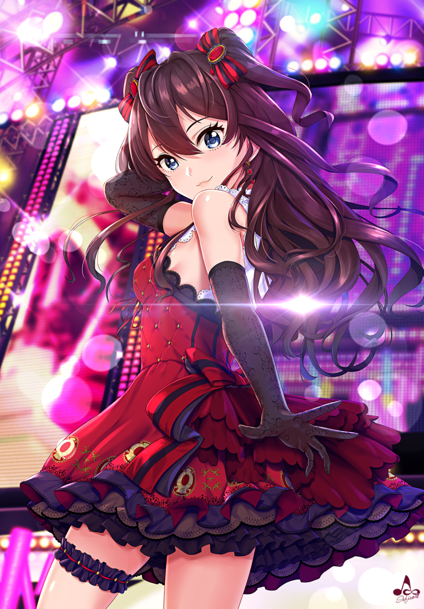 1girl :3 arm_up artist_name bangs black_gloves blue_eyes breasts brown_hair closed_mouth cowboy_shot dress earrings elbow_gloves eyebrows_visible_through_hair from_side gloves hair_between_eyes highres ichinose_shiki idolmaster idolmaster_cinderella_girls infinote jewelry leg_garter legs_apart lens_flare long_hair looking_at_viewer red_dress small_breasts smile solo stage stage_lights tsurime two_side_up wavy_hair
