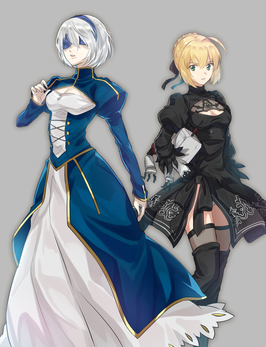 2girls ahoge artoria_pendragon_(all) black_dress black_footwear black_ribbon blindfold blonde_hair blouse blue_hairband blue_ribbon boots breasts cleavage_cutout commentary_request cosplay costume_switch covered_eyes cowboy_shot dress etopirika fate/stay_night fate/zero fate_(series) feather-trimmed_sleeves green_eyes grey_background hair_bun hairband height_difference highres holding juliet_sleeves leotard leotard_peek long_skirt long_sleeves looking_at_viewer mole mole_under_mouth multiple_girls nier_(series) nier_automata pod_(nier_automata) puffy_sleeves ribbon saber saber_(cosplay) short_hair side_slit silver_hair simple_background skirt small_breasts thigh-highs thigh_boots thighhighs_under_boots white_leotard yorha_no._2_type_b yorha_no._2_type_b_(cosplay)