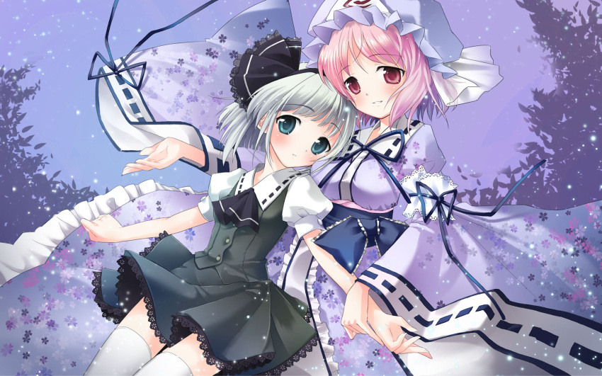 blue_eyes hairband hat highres kimishima_ao kimishima_junsei konpaku_youmu multiple_girls pink_hair red_eyes ribbon ribbons saigyouji_yuyuko short_hair silver_hair snow thigh-highs thighhighs touhou wallpaper