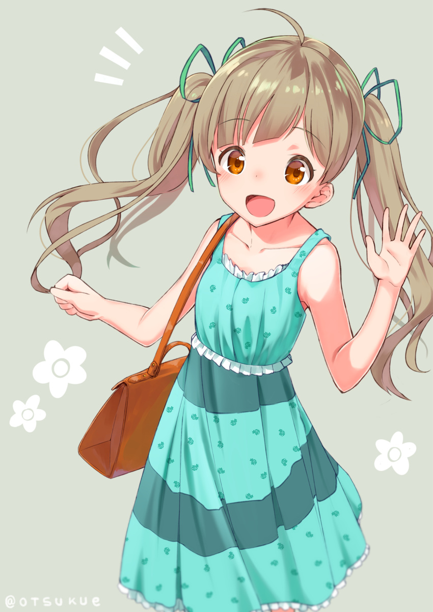 /\/\/\ 1girl :d ahoge bag bangs blonde_hair blurry collarbone depth_of_field dress dx_(dekusu) eyebrows_visible_through_hair floral_print frilled_dress frills grey_background hair_ribbon hakozaki_serika highres idolmaster idolmaster_million_live! long_hair looking_at_viewer open_mouth orange_eyes ribbon shoulder_bag sleeveless sleeveless_dress smile solo twintails twitter_username waving