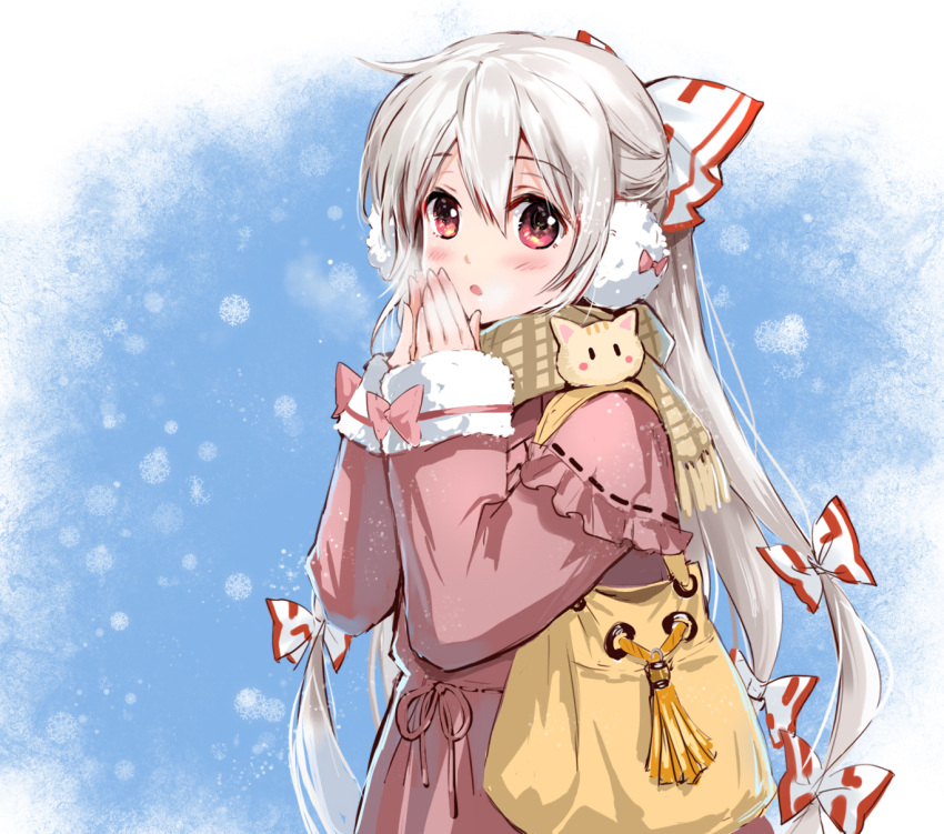 1girl alternate_costume bag blush bow breath coat commentary_request contemporary earmuffs fujiwara_no_mokou hair_bow highres long_hair long_sleeves looking_at_viewer parted_lips pink_coat red_eyes scarf shangguan_feiying snowing touhou very_long_hair white_hair