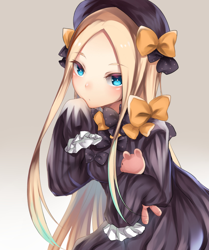 1girl black_bow black_dress blonde_hair blue_eyes bow character_request closed_mouth commentary_request dress eyebrows_visible_through_hair fate/grand_order fate_(series) frilled_sleeves frills furumiya_neko gothic_lolita gradient gradient_background hair_bow hand_on_own_chin hands_in_sleeves hat highres lolita_fashion long_hair long_sleeves looking_at_viewer orange_bow solo stuffed_animal stuffed_toy