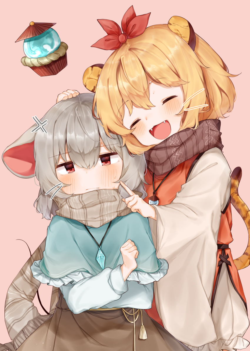 2girls absurdres anger_vein animal_ears annoyed bangs bishamonten's_pagoda blonde_hair blush capelet closed_eyes closed_mouth fangs green_hair grey_scarf grey_skirt hair_ornament hand_on_another's_head highres jewelry long_sleeves mouse_ears mouse_tail multiple_girls nazrin open_mouth pendant pink_background red_eyes scarf simple_background skirt smile sweatdrop tail tiger_ears tiger_tail toramaru_shou touhou upper_body useq1067 wide_sleeves