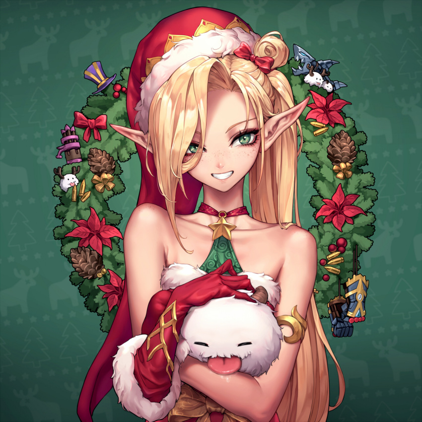 1girl ambitious_elf_jinx bangs bare_shoulders blonde_hair choker collarbone creature elf freckles fur_trim gloves green_background green_eyes hat highres holding jinx_(league_of_legends) league_of_legends long_hair looking_at_viewer oopartz_yang pointy_ears red_choker red_gloves red_hat santa_costume santa_hat smile upper_body very_long_hair