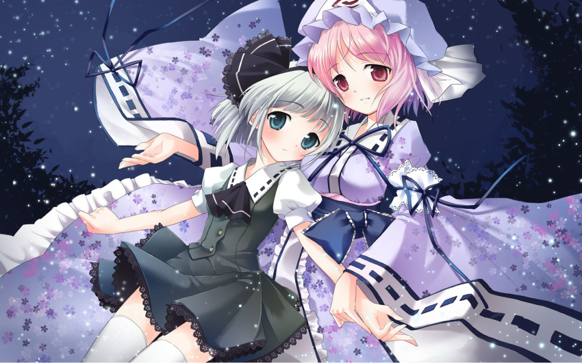 2girls hairband hat highres kimishima_ao konpaku_youmu pink_hair red_eyes ribbon saigyouji_yuyuko short_hair silver_hair snow thighhighs touhou wallpaper