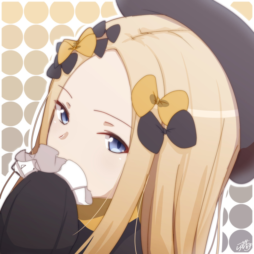 1girl bangs black_bow black_dress black_hat blonde_hair blue_eyes bow commentary_request dress fate/grand_order fate_(series) frilled_sleeves frills hair_bow hands_in_sleeves hat highres long_hair long_sleeves looking_at_viewer orange_bow parted_bangs polka_dot polka_dot_background portrait ramchi salem_(fate/grand_order) signature solo tsurime white_background