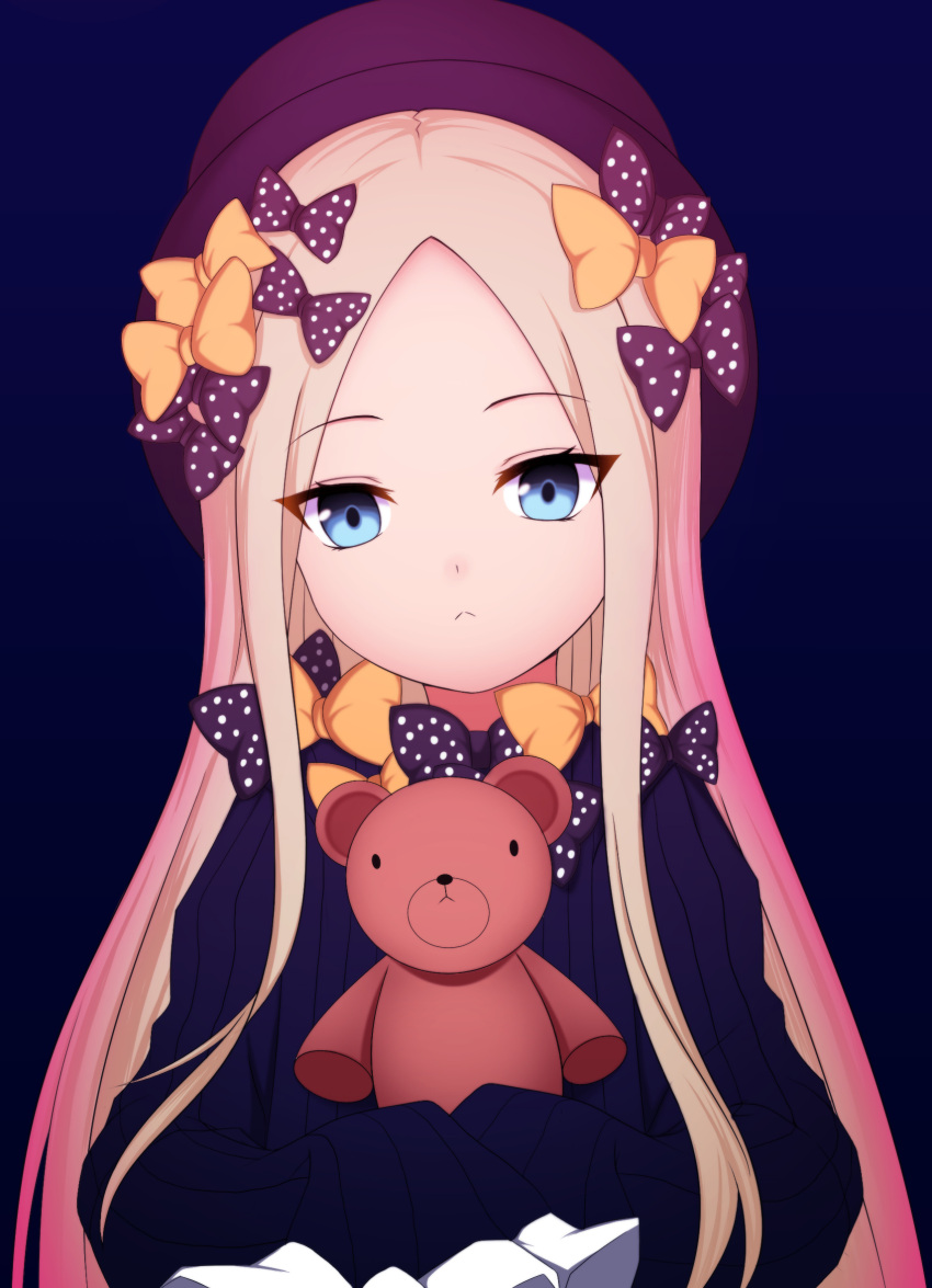 1girl :&lt; abigail_williams_(fate/grand_order) black_hat blonde_hair blue_background blue_eyes bow closed_mouth commentary_request dress expressionless eyebrows_visible_through_hair fate/grand_order fate_(series) hair_bow hands_in_sleeves hat head_tilt highres holding holding_stuffed_animal long_hair long_sleeves looking_at_viewer man_hi_dun orange_bow polka_dot polka_dot_bow sidelocks simple_background solo straight_hair stuffed_animal stuffed_toy teddy_bear upper_body