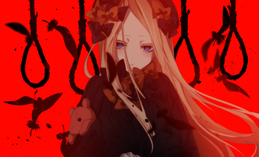 1girl 4_x02 abigail_williams_(fate/grand_order) bangs black_bow black_dress black_hat blonde_hair blue_eyes bow closed_mouth dress fate/grand_order fate_(series) feathers forehead hair_bow hands_in_sleeves hat head_tilt highres long_hair long_sleeves looking_at_viewer noose object_hug orange_bow parted_bangs polka_dot polka_dot_bow red_background rope solo stuffed_animal stuffed_toy teddy_bear very_long_hair