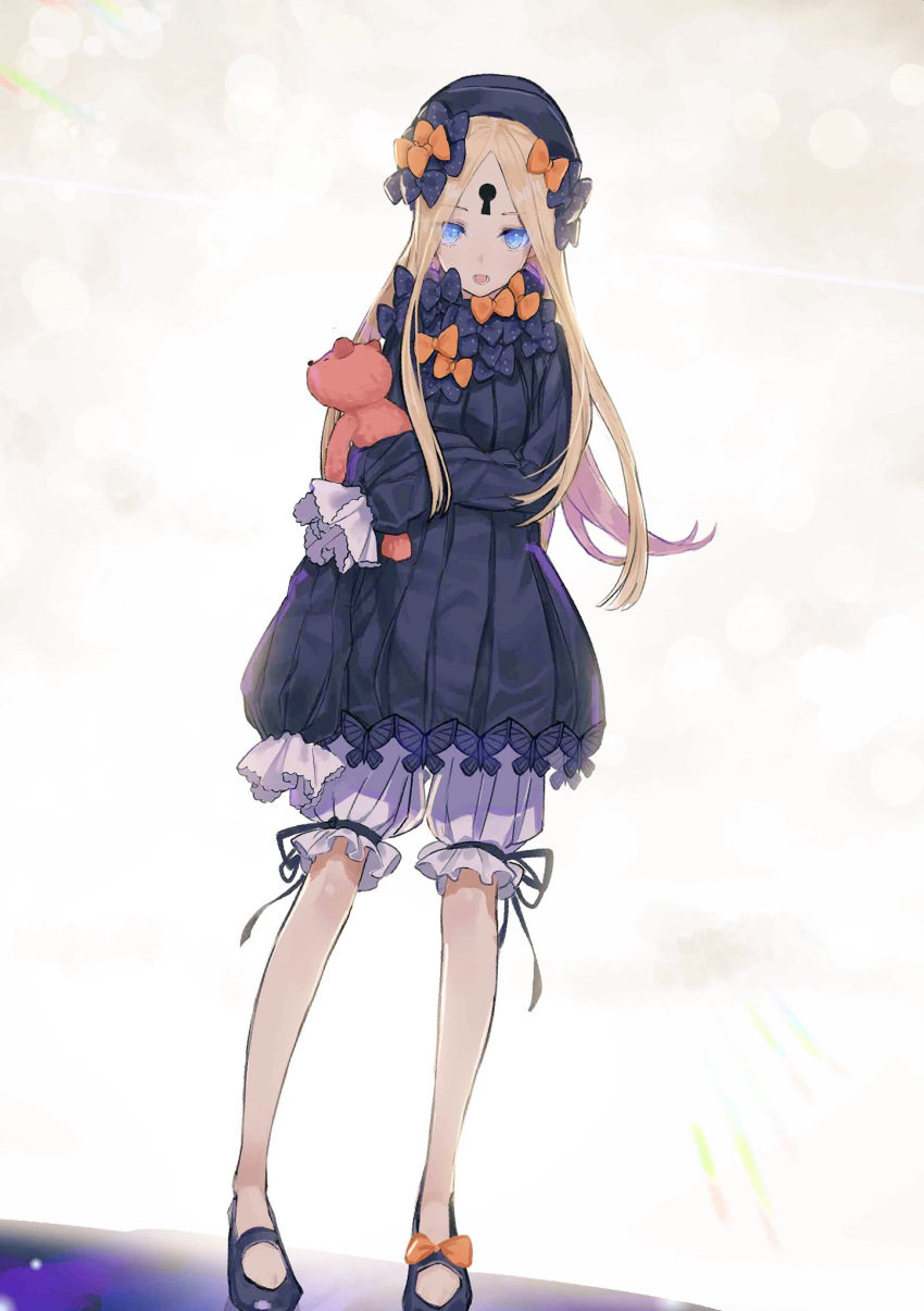 1girl abigail_williams_(fate/grand_order) black_dress black_hat blue_eyes bow dress fate/grand_order fate_(series) hair_bow hands_in_sleeves hat highres holding holding_stuffed_animal keyhole orange_bow polka_dot polka_dot_bow solo stuffed_animal stuffed_toy teddy_bear teshima_nari white_bloomers
