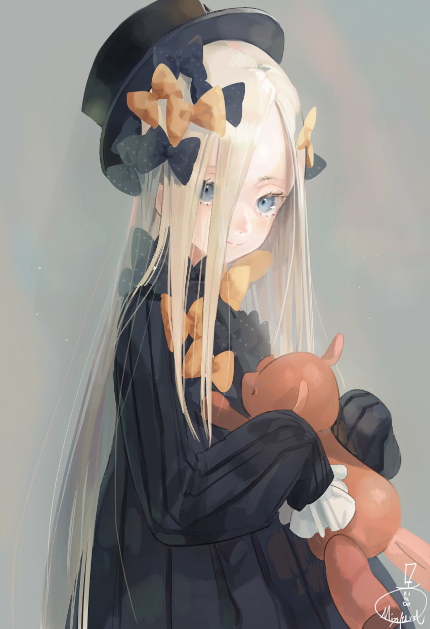 1girl abigail_williams_(fate/grand_order) black_bow black_hat bow fate/grand_order fate_(series) hair_bow hands_in_sleeves hat highres holding holding_stuffed_animal keyhole long_sleeves mizutame_tori orange_bow polka_dot polka_dot_bow stuffed_animal stuffed_toy teddy_bear white_bloomers