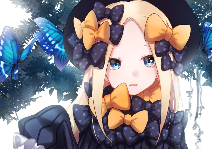 1girl abigail_williams_(fate/grand_order) animal bangs black_bow black_dress black_hat blonde_hair blue_eyes bow butterfly day dress fate/grand_order fate_(series) hair_bow hand_up hands_in_sleeves hat head_tilt long_hair long_sleeves looking_at_viewer orange_bow outdoors parted_bangs parted_lips polka_dot polka_dot_bow solo yotsuba_harumi