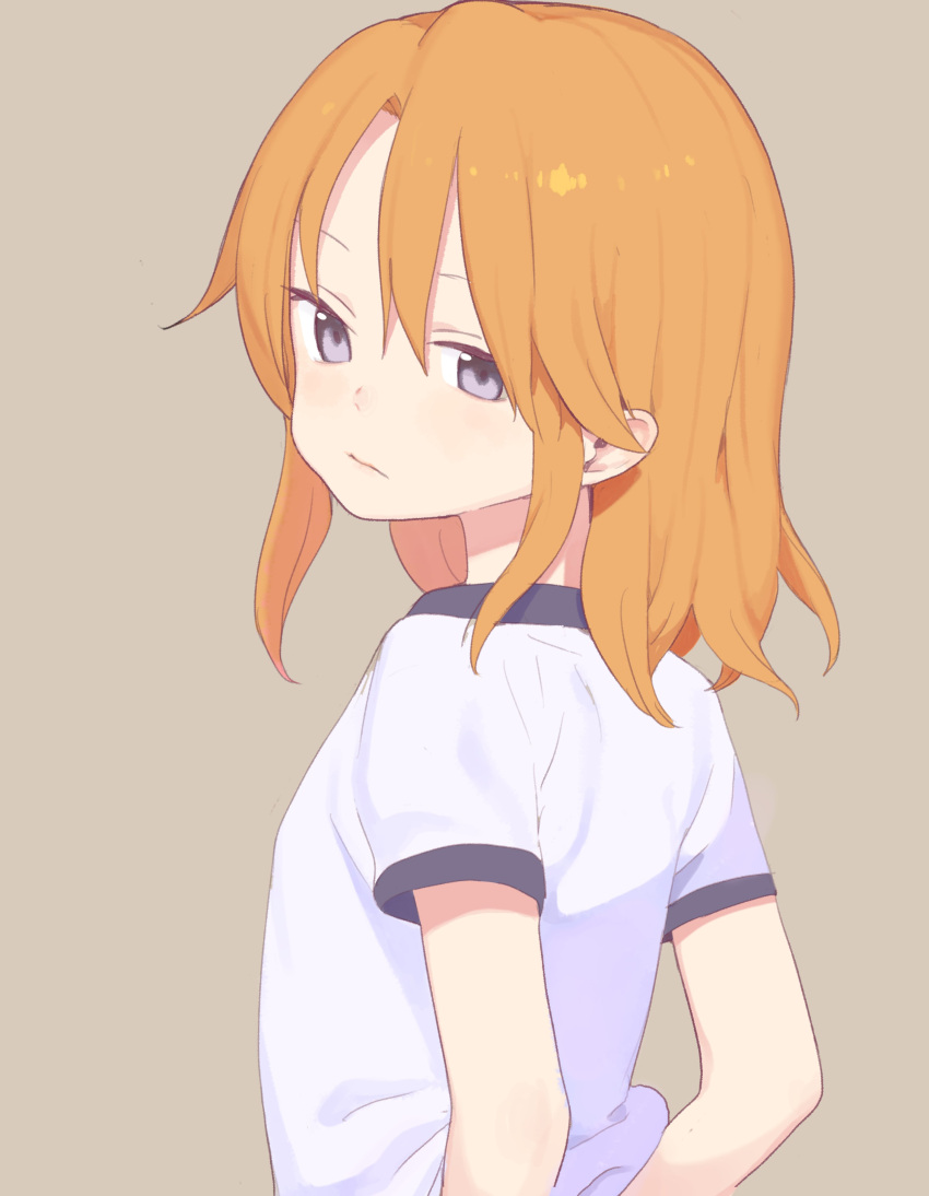 1girl absurdres brown_background closed_mouth doremi from_behind hair_between_eyes highres idolmaster idolmaster_cinderella_girls looking_at_viewer looking_back medium_hair orange_hair shirt short_sleeves simple_background solo standing upper_body violet_eyes white_shirt yuuki_haru