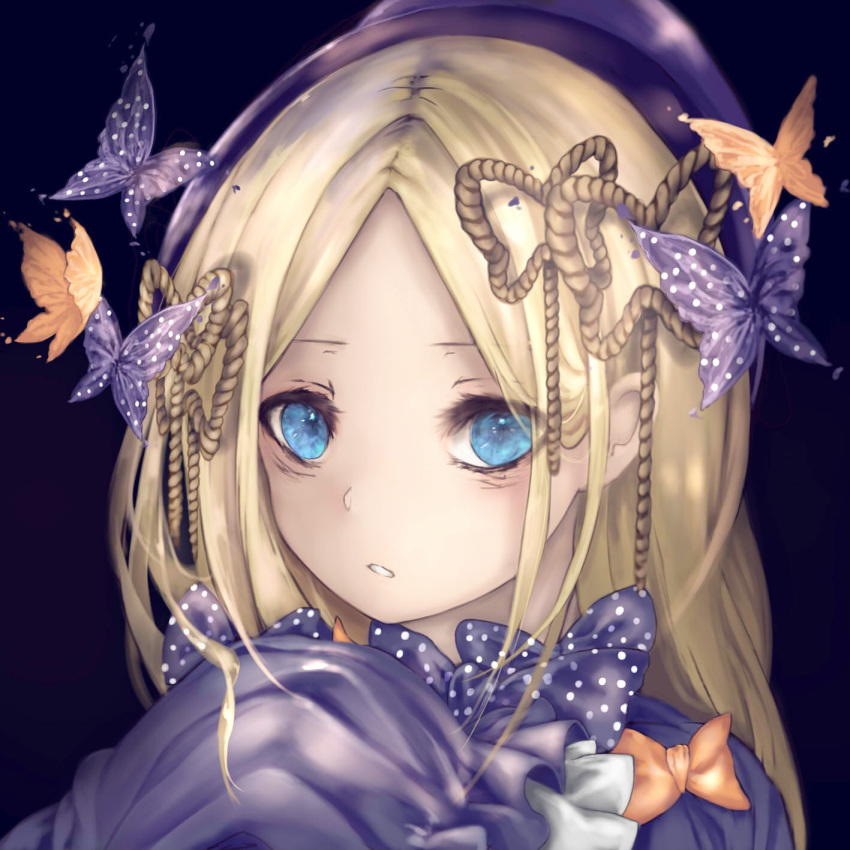 1girl abigail_williams_(fate/grand_order) animal bangs black_background black_bow black_dress black_hat blonde_hair blue_eyes bow butterfly commentary_request dress fate/grand_order fate_(series) hands_in_sleeves hat hatey_hatety highres long_hair long_sleeves looking_at_viewer orange_bow parted_bangs parted_lips polka_dot polka_dot_bow portrait rope solo
