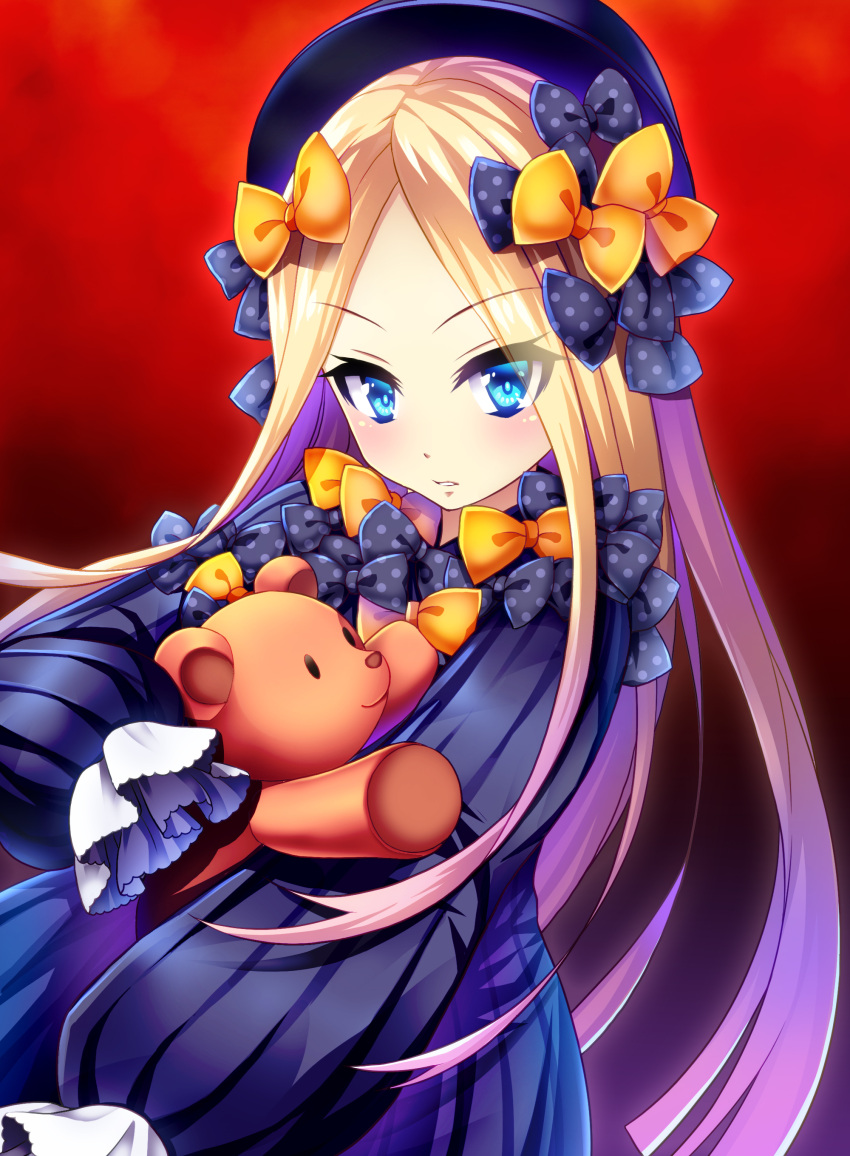 1girl abigail_williams_(fate/grand_order) absurdres bangs black_bow black_dress black_hat blonde_hair blue_eyes blush bow commentary_request dress edamame_senpai fate/grand_order fate_(series) forehead hair_bow hands_in_sleeves hat highres long_hair long_sleeves looking_at_viewer object_hug orange_bow parted_bangs parted_lips polka_dot polka_dot_bow red_background simple_background solo stuffed_animal stuffed_toy teddy_bear v-shaped_eyebrows very_long_hair