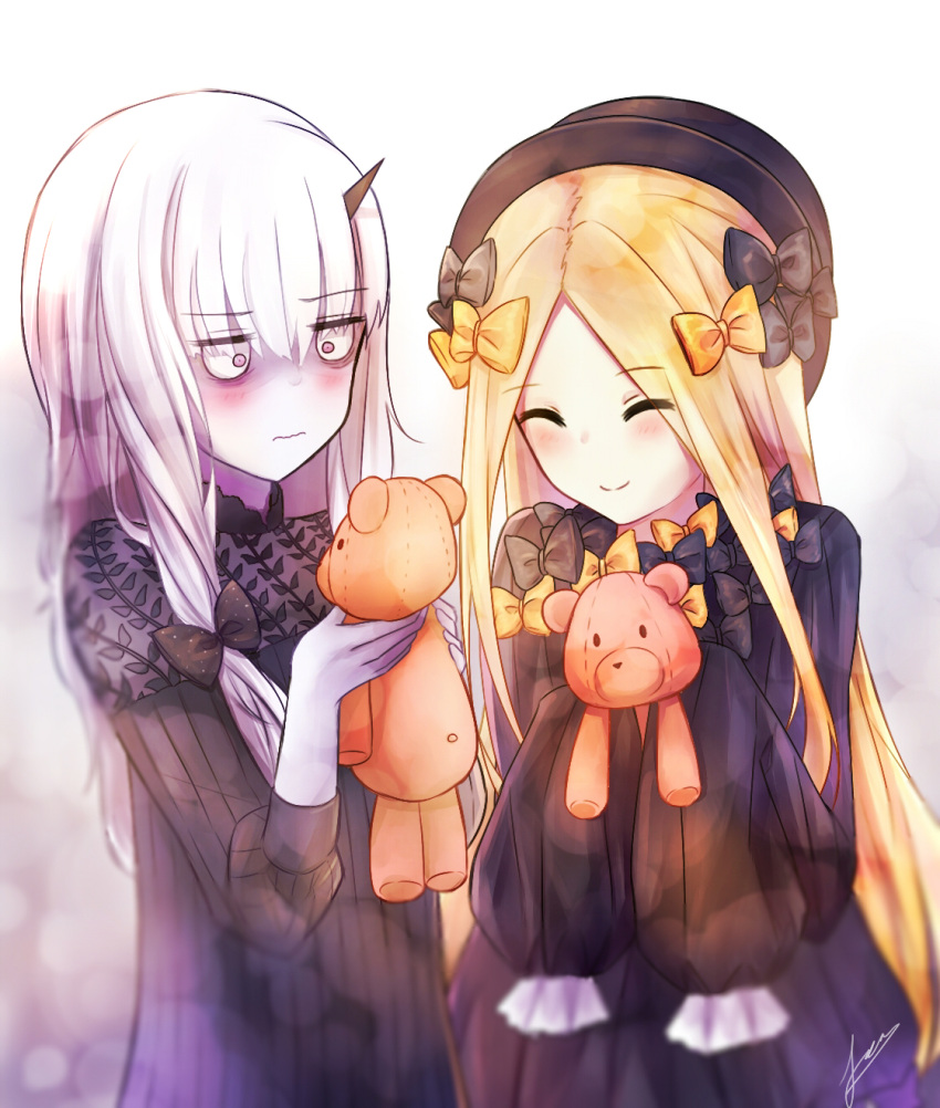 2girls ^_^ abigail_williams_(fate/grand_order) bags_under_eyes bangs black_bow black_dress black_hat blonde_hair blush bow closed_eyes closed_mouth commentary_request dress eyebrows_visible_through_hair fate/grand_order fate_(series) hair_between_eyes hair_bow hat highres holding holding_stuffed_animal horn izumi_(beansprouto) lavinia_whateley_(fate/grand_order) long_sleeves multiple_girls orange_bow pale_skin parted_bangs pink_eyes signature sleeves_past_wrists smile stuffed_animal stuffed_toy teddy_bear wavy_mouth white_hair wide-eyed
