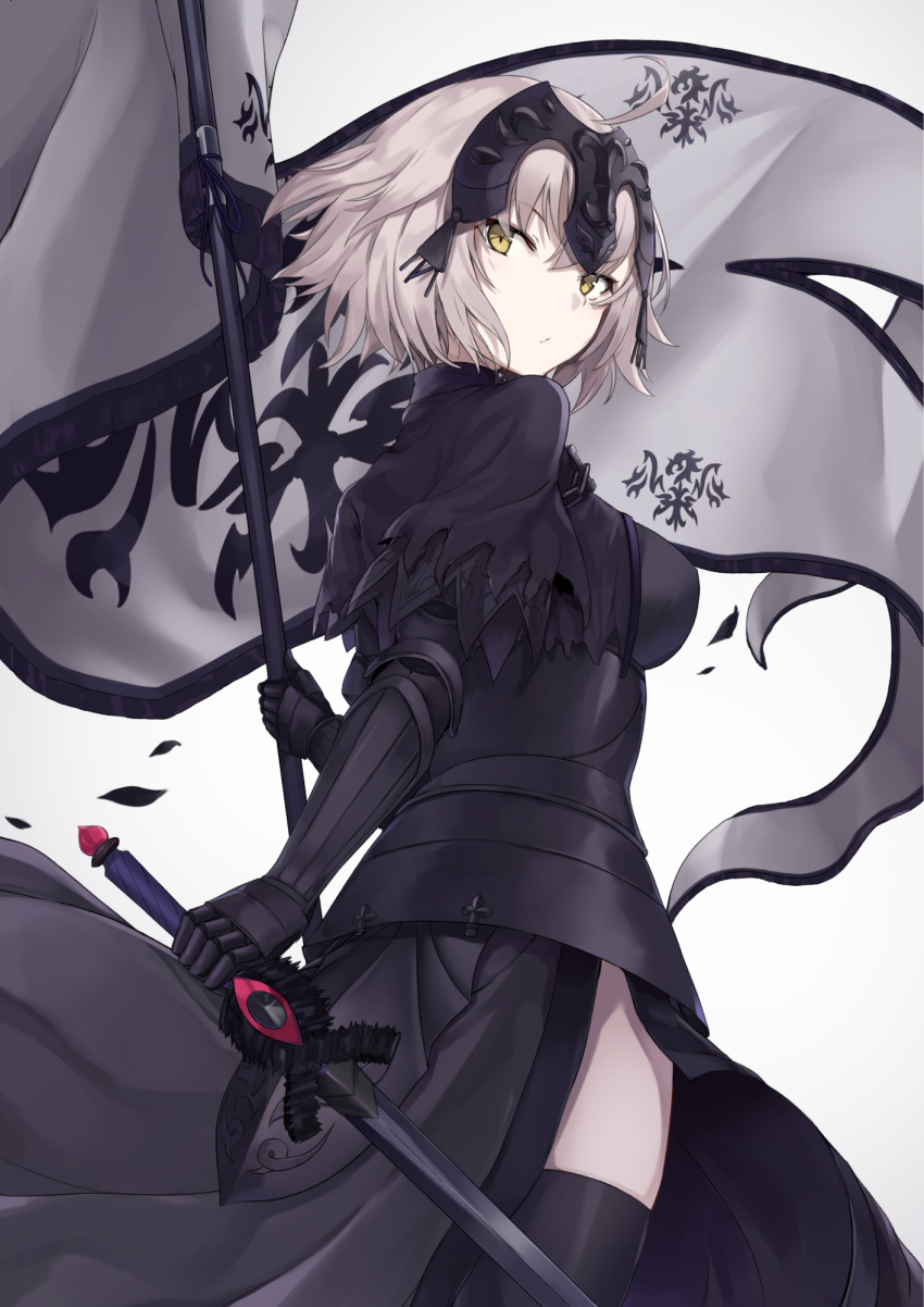 1girl armor armored_dress black_capelet black_legwear breasts chains closed_mouth eyebrows_visible_through_hair fate/grand_order fate_(series) flag from_behind gauntlets grey_background headpiece highres holding holding_sword holding_weapon jeanne_d'arc_(alter)_(fate) jeanne_d'arc_(fate)_(all) looking_at_viewer looking_back medium_breasts monobe_tsukuri short_hair silver_hair simple_background solo standing sword thigh-highs weapon wind yellow_eyes