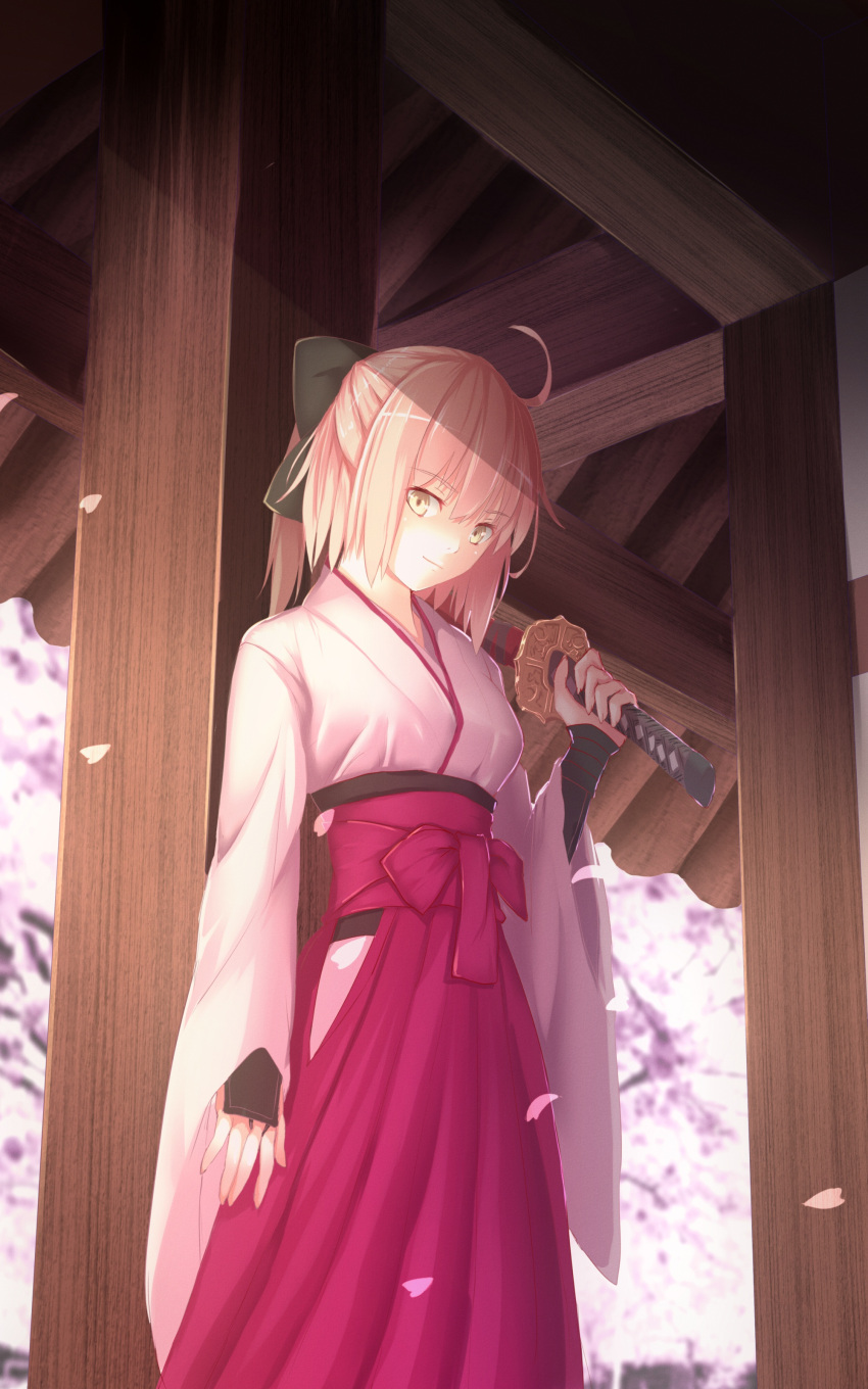 1girl absurdres ahoge bakanoe bangs black_bow bow cherry_blossoms closed_mouth cowboy_shot fate/grand_order fate_(series) hair_bow hakama highres hip_vent holding holding_sword holding_weapon japanese_clothes katana long_sleeves looking_at_viewer okita_souji_(fate) over_shoulder pink_hair ponytail smile solo sword weapon weapon_over_shoulder wide_sleeves yellow_eyes