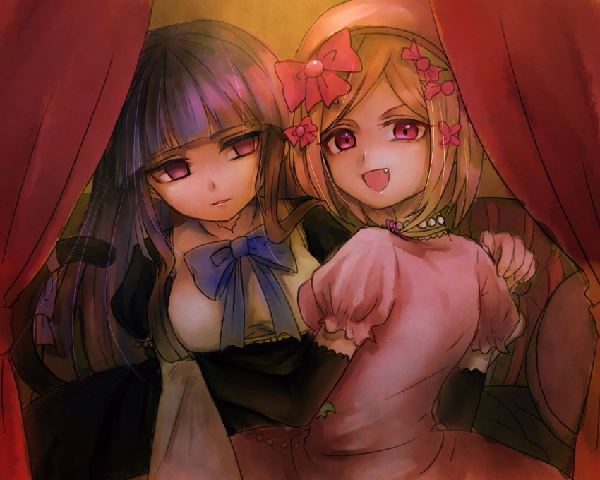 &gt;:d 2girls abara_tarou beret black_dress black_gloves blonde_hair blue_bow blue_eyes bow curtains dress elbow_gloves empty_eyes frederica_bernkastel gloves hat lambdadelta lolita_fashion multiple_girls no_pupils pink_dress short_hair umineko_no_naku_koro_ni violet_eyes