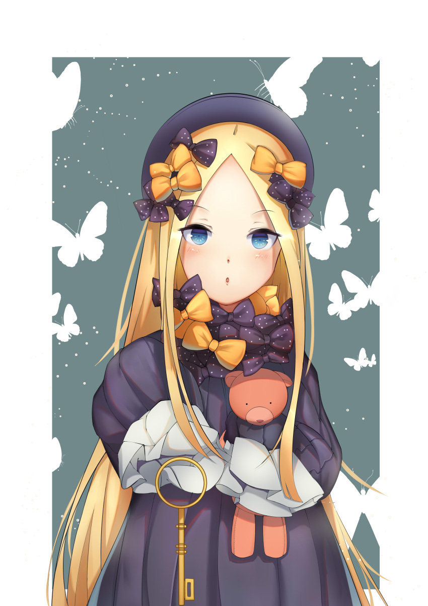 1girl abigail_williams_(fate/grand_order) absurdres bangs black_bow black_dress black_hat blonde_hair blue_background blue_eyes blush bow butterfly chestnut_mouth commentary_request dress eyebrows_visible_through_hair fate/grand_order fate_(series) forehead hair_bow hat highres holding holding_key key long_sleeves looking_at_viewer object_hug orange_bow outstretched_arm parted_bangs parted_lips polka_dot polka_dot_bow rookie55678 sleeves_past_wrists solo stuffed_animal stuffed_toy teddy_bear two-tone_background white_background