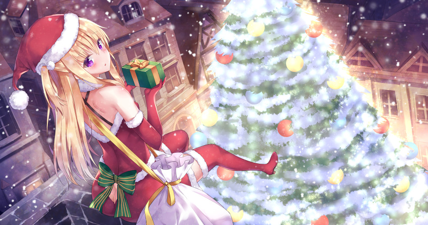 1girl bangs bare_shoulders blonde_hair blush boots bow box building christmas christmas_ornaments christmas_tree commentary_request day dress elbow_gloves eyebrows_visible_through_hair fur-trimmed_boots fur-trimmed_dress fur-trimmed_gloves fur-trimmed_hat fur_collar fur_trim gift gift_box gloves green_bow hair_between_eyes hat head_tilt high_heel_boots high_heels highres holding holding_gift long_hair looking_at_viewer looking_back original outdoors parted_lips red_dress red_footwear red_gloves red_hat rong_yi_tan sack santa_boots santa_costume santa_gloves santa_hat sitting snowing solo striped striped_bow thigh-highs thigh_boots very_long_hair violet_eyes window