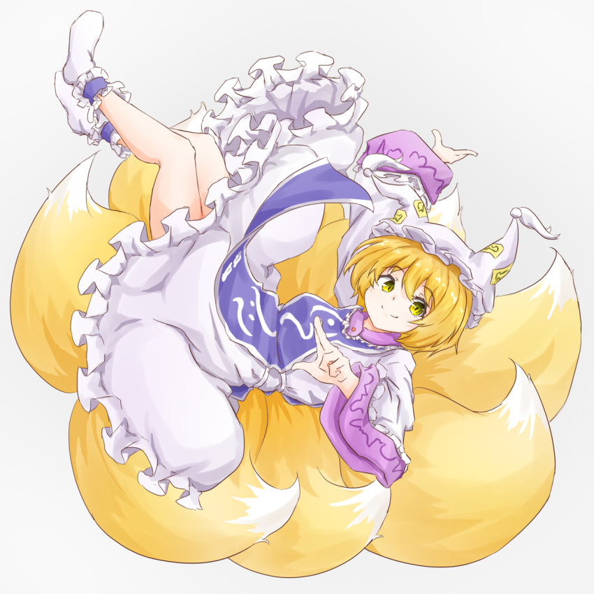 1girl ankle_cuffs blonde_hair dress fox_tail full_body hat highres long_sleeves looking_at_viewer multiple_tails ofuda pillow_hat simple_background smile socks solo tabard tail tarumaru touhou white_background white_dress white_hat white_legwear wide_sleeves yakumo_ran yellow_eyes