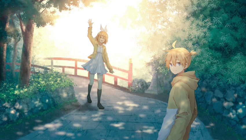 1boy 1girl ahoge architecture arm_at_side arm_up backlighting black_footwear black_legwear blonde_hair blue_eyes bow bridge casual day dress east_asian_architecture eyebrows_visible_through_hair grass hair_bow highres hood hooded_jacket jacket kagamine_len kagamine_rin kneehighs leaf loafers long_sleeves looking_at_viewer mimengfeixue open_eyes open_mouth outdoors path pleated_skirt railing road shirt shoes short_hair skirt sunlight tree vocaloid waving white_bow white_dress yellow_jacket yellow_shirt