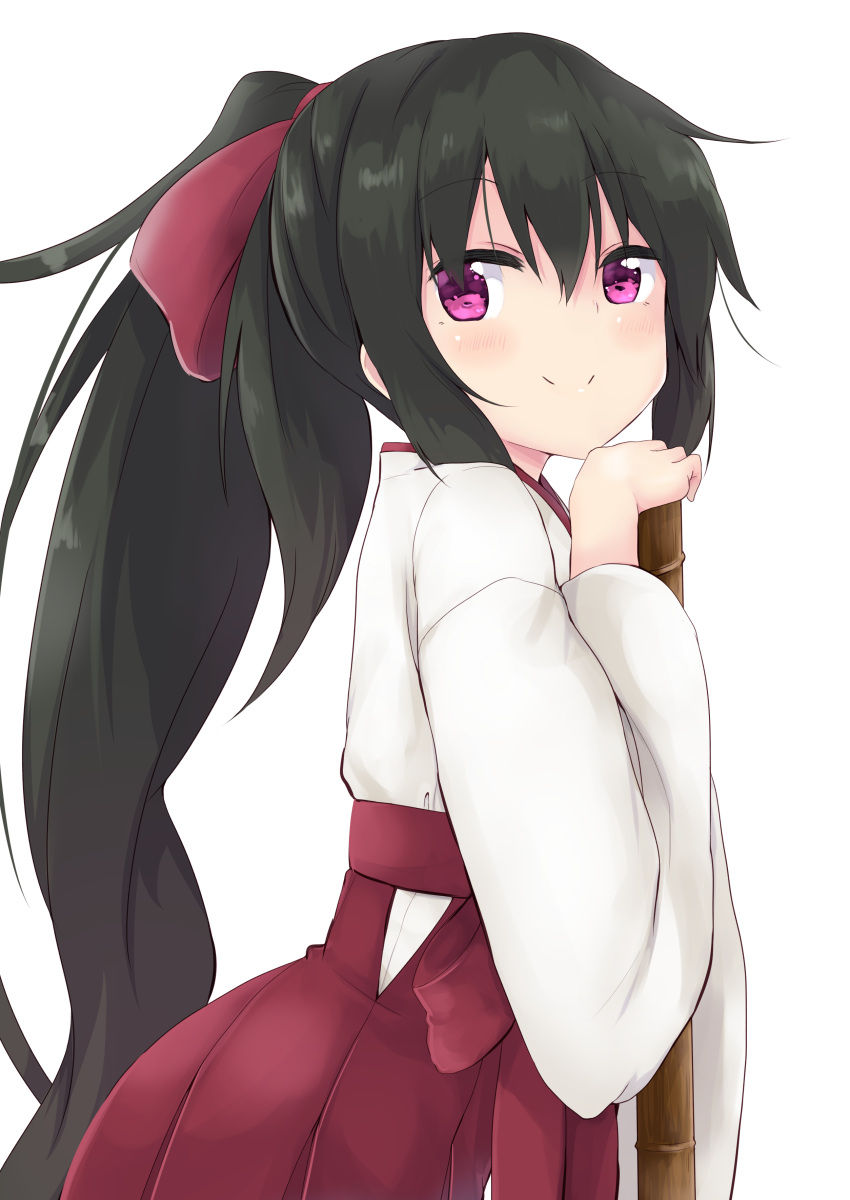 1girl absurdres amano_kouki bamboo_broom bangs black_hair blush bow broom closed_mouth commentary_request eyebrows_visible_through_hair hair_between_eyes hair_bow hakama high_ponytail highres japanese_clothes long_hair long_sleeves miko note-chan original ponytail red_bow red_hakama simple_background smile solo very_long_hair violet_eyes white_background wide_sleeves