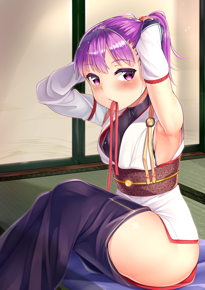 1girl absurdres armpits arms_behind_head arms_up bangs blush breasts cosplay fate/grand_order fate_(series) helena_blavatsky_(fate/grand_order) highres indoors japanese_clothes looking_at_viewer mouth_hold purple_hair short_hair side_ponytail sliding_doors small_breasts solo tatami thighs tomoe_gozen_(fate/grand_order) tomoe_gozen_(fate/grand_order)_(cosplay) tomojo violet_eyes