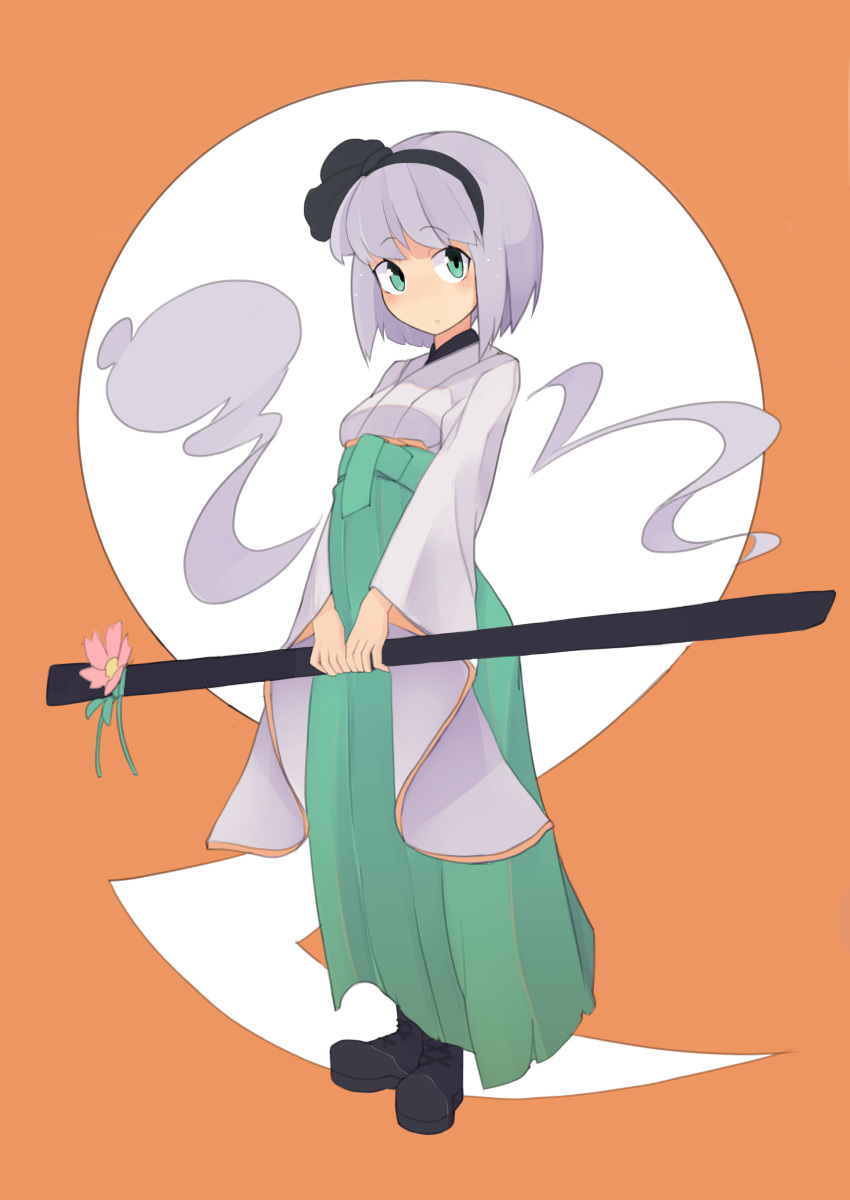 1girl absurdres alternate_costume alternate_hair_color black_footwear blush bob_cut boots breasts brown_background expressionless flower full_body green_eyes green_hakama hairband hakama highres holding holding_sword holding_weapon japanese_clothes konpaku_youmu konpaku_youmu_(ghost) lavender_hair lavender_kimono long_sleeves looking_at_viewer parted_lips pegina sheath sheathed short_hair small_breasts solo sword touhou weapon wide_sleeves