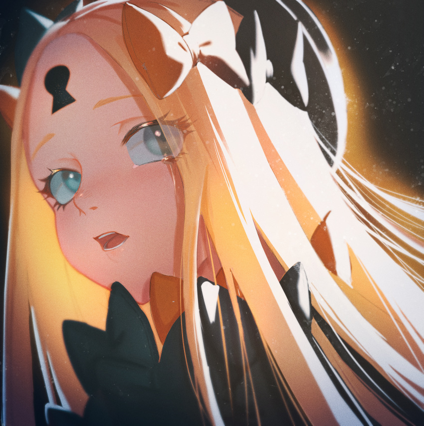 1girl abigail_williams_(fate/grand_order) absurdres bangs black_bow black_headwear blonde_hair blue_eyes bow commentary_request crying crying_with_eyes_open fate/grand_order fate_(series) hair_bow hat highres keyhole long_hair lower_teeth open_mouth orange_bow ota_(ota-0000) parted_bangs portrait solo tears upper_teeth