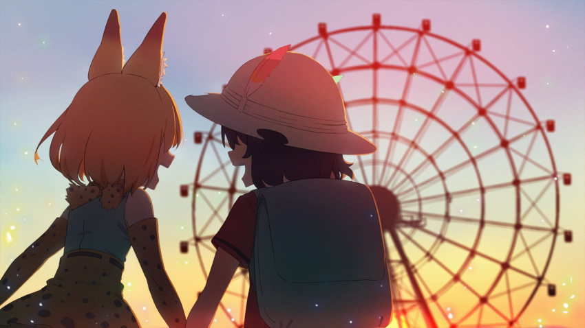 2girls :d animal_ears backpack bag bare_shoulders black_hair bow bowtie bucket_hat commentary_request elbow_gloves facing_away ferris_wheel from_behind gloves grey_hat grey_shirt hat hat_feather high-waist_skirt highres holding_hand light_particles multiple_girls open_mouth orange_gloves orange_hair orange_neckwear orange_skirt outdoors serval_(kemono_friends) serval_ears serval_print serval_tail shirt short_hair skirt sleeveless sleeveless_shirt smile sunset tail tomato_(lsj44867)