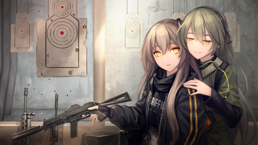 2girls bangs black_gloves black_hairband black_jacket black_scarf brown_hair bullet_hole bulletproof_vest closed_mouth clothes_writing eyebrows_visible_through_hair fingerless_gloves girls_frontline gloves green_eyes green_hair gun h&amp;k_ump hair_between_eyes hairband half-closed_eyes hand_on_another's_shoulder heckler_&amp;_koch highres holding holding_gun holding_weapon indoors jacket long_hair long_sleeves looking_at_viewer multiple_girls npt_(akzkfhsk0503) open_clothes open_jacket scarf smile submachine_gun target_practice ump40_(girls_frontline) ump45_(girls_frontline) upper_body weapon yellow_eyes