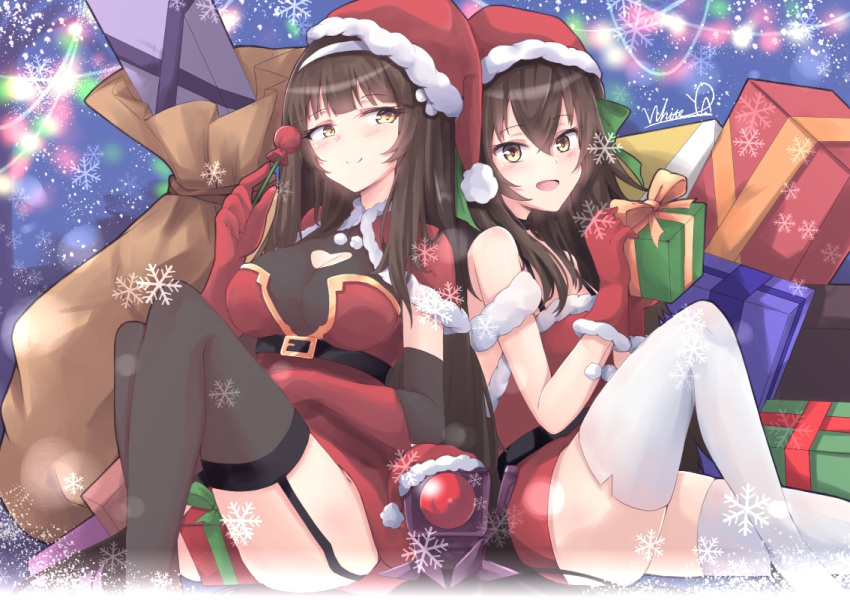 2girls artist_name blush brown_eyes brown_hair candy christmas christmas_present commentary commentary_request dinergate_(girls_frontline) food garter_straps gift girls_frontline hakuya_(white_night) hat lollipop long_hair looking_at_viewer multiple_girls qbz-95_(girls_frontline) qbz-97_(girls_frontline) santa_hat signature smile snowflakes thigh-highs