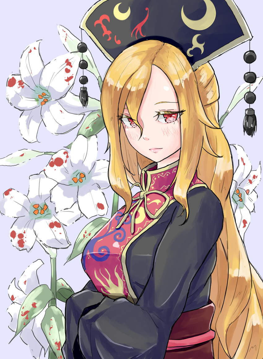 1girl absurdres black_dress black_hat blonde_hair blue_background bow closed_mouth crescent dress eyebrows flower from_side hair_bow hands_in_sleeves hat highres hineko junko_(touhou) light_smile lips long_hair long_sleeves looking_at_viewer red_eyes sash simple_background solo tabard touhou upper_body very_long_hair white_flower