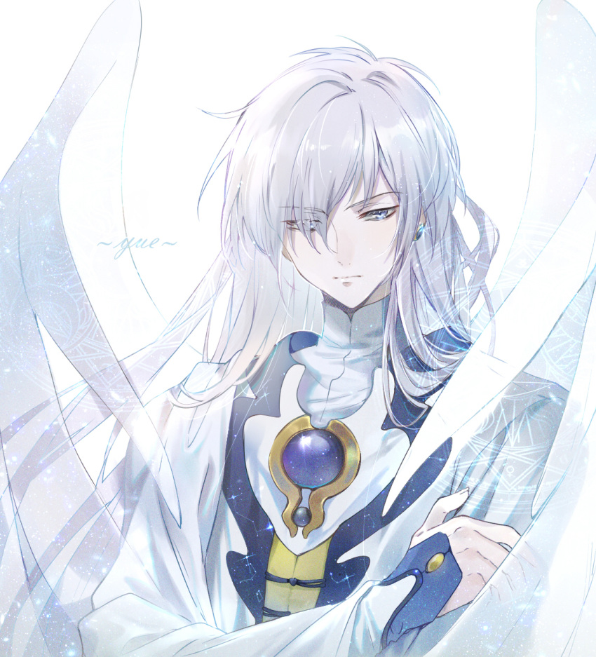 1boy bangs blue_eyes card_captor_sakura character_name closed_mouth ekita_xuan eyebrows_visible_through_hair eyes_visible_through_hair hair_over_one_eye highres light_particles long_hair long_sleeves looking_at_viewer male_focus robe silver_hair solo upper_body white_robe wings yue_(ccs)