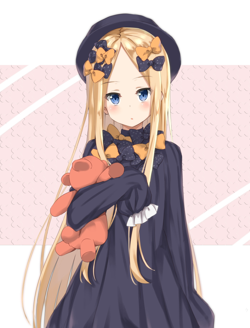1girl abigail_williams_(fate/grand_order) absurdres arm_at_side bangs black_bow black_dress black_hat blonde_hair blue_eyes blush bow commentary_request dress eyebrows_visible_through_hair fate/grand_order fate_(series) forehead hair_bow hat head_tilt highres kohakope long_hair long_sleeves looking_at_viewer object_hug orange_bow parted_bangs parted_lips polka_dot polka_dot_bow sleeves_past_fingers sleeves_past_wrists solo stuffed_animal stuffed_toy teddy_bear very_long_hair