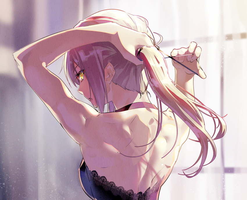 1girl adjusting_hair artoria_pendragon_(all) back bare_back blonde_hair fate/grand_order fate_(series) hair_tie muscle muscular_female saber_alter solo tsurukame upper_body yellow_eyes