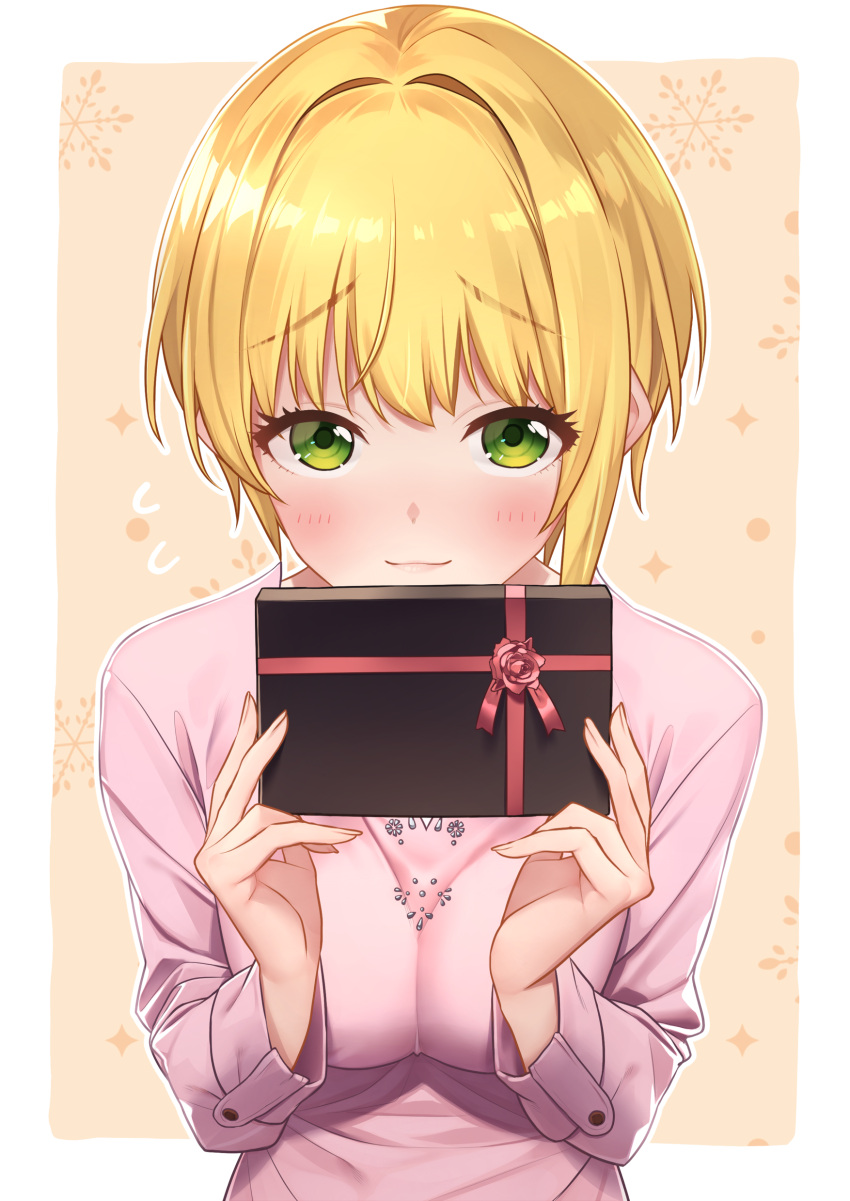 1girl absurdres baffu bangs blonde_hair blush box breasts closed_mouth eyebrows_visible_through_hair eyelashes flower flying_sweatdrops gift gift_box green_eyes highres holding holding_gift idolmaster idolmaster_cinderella_girls large_breasts lips long_sleeves looking_at_viewer miyamoto_frederica outline pink_shirt red_flower red_rose rose shiny shiny_hair shirt short_hair single_sidelock smile solo sparkle upper_body valentine white_outline