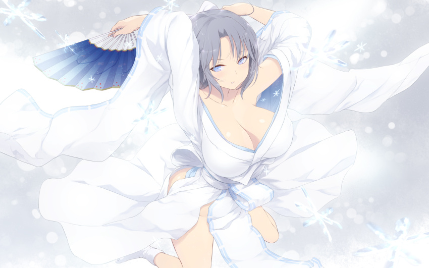 1girl arms_up bangs bare_shoulders blue_eyes blush bow breasts cait cleavage collarbone fan folding_fan grey_hair hair_bow highres hips japanese_clothes kimono large_breasts looking_at_viewer no_panties off_shoulder pelvic_curtain sash senran_kagura senran_kagura_(series) senran_kagura_shinovi_versus short_hair snowflakes socks solo tabi thighs white_bow white_kimono white_legwear wide_sleeves yumi_(senran_kagura)