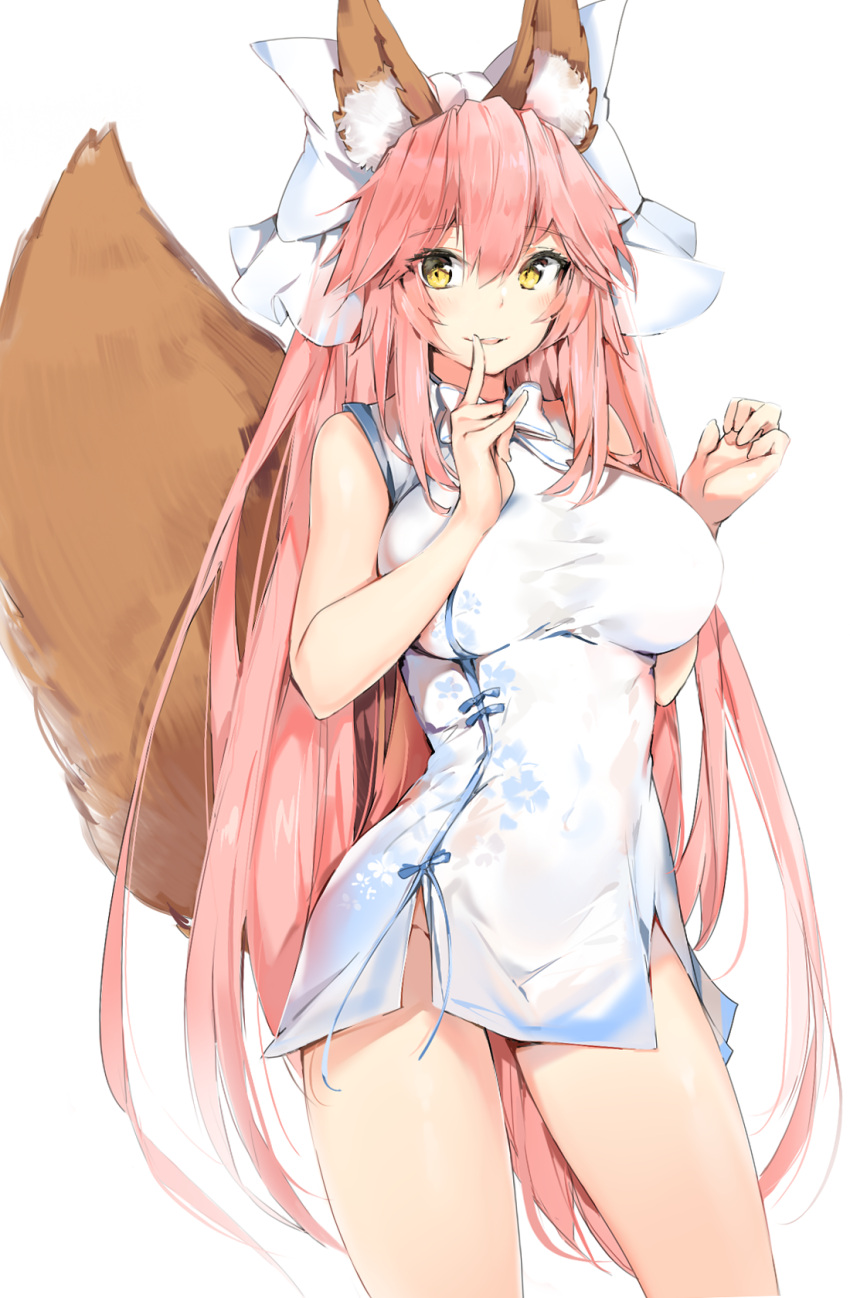 1girl animal_ears bangs bow china_dress chinese_clothes cowboy_shot dress eyebrows_visible_through_hair fate/extra fate/grand_order fate_(series) fox_ears fox_tail hair_between_eyes hair_bow hands_up highres long_hair looking_at_viewer parted_lips pink_hair short_dress silver_(chenwen) simple_background solo tail tamamo_(fate)_(all) tamamo_no_mae_(fate) thighs white_background white_bow yellow_eyes