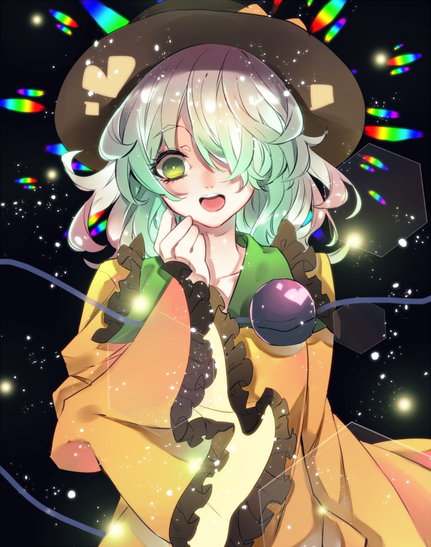 1girl black_hat commentary eyeball frilled_sleeves frills gradient_hair green_eyes green_hair hair_over_one_eye hat heart highres komeiji_koishi light long_sleeves looking_at_viewer multicolored_hair neon_(co2co8) one_eye_closed open_mouth rainbow_order silver_hair solo third_eye touhou upper_body wavy_hair wide_sleeves