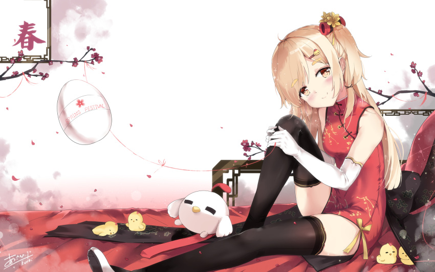 1girl =_= ahoge animal bangs bare_shoulders bird black_legwear blonde_hair blush brown_eyes chicken china_dress chinese_clothes closed_mouth dress elbow_gloves eyebrows_visible_through_hair flower gloves hair_flower hair_ornament head_tilt highres k.syo.e+ knee_up long_hair looking_at_viewer one_side_up original plum_blossoms red_dress shiny shiny_hair signature sleeveless sleeveless_dress smile solo swept_bangs thick_eyebrows thigh-highs white_gloves