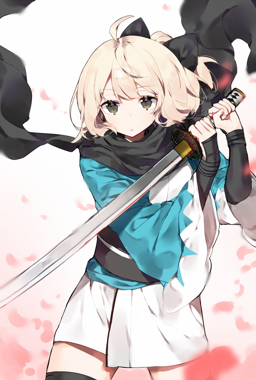 1girl ahoge arm_guards bangs black_bow black_legwear black_scarf blush bow brown_eyes closed_mouth cowboy_shot eyebrows_visible_through_hair fate_(series) fighting_stance gradient gradient_background hair_bow highres holding holding_sword holding_weapon japanese_clothes katana kimono koha-ace legs_apart long_sleeves looking_at_viewer obi okita_souji_(fate) ongyageum open_clothes petals ponytail sash scarf shiny shiny_hair solo standing sword thigh-highs weapon white_kimono wide_sleeves